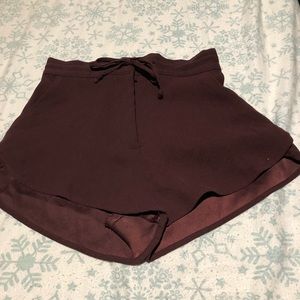 HM maroon flowy short